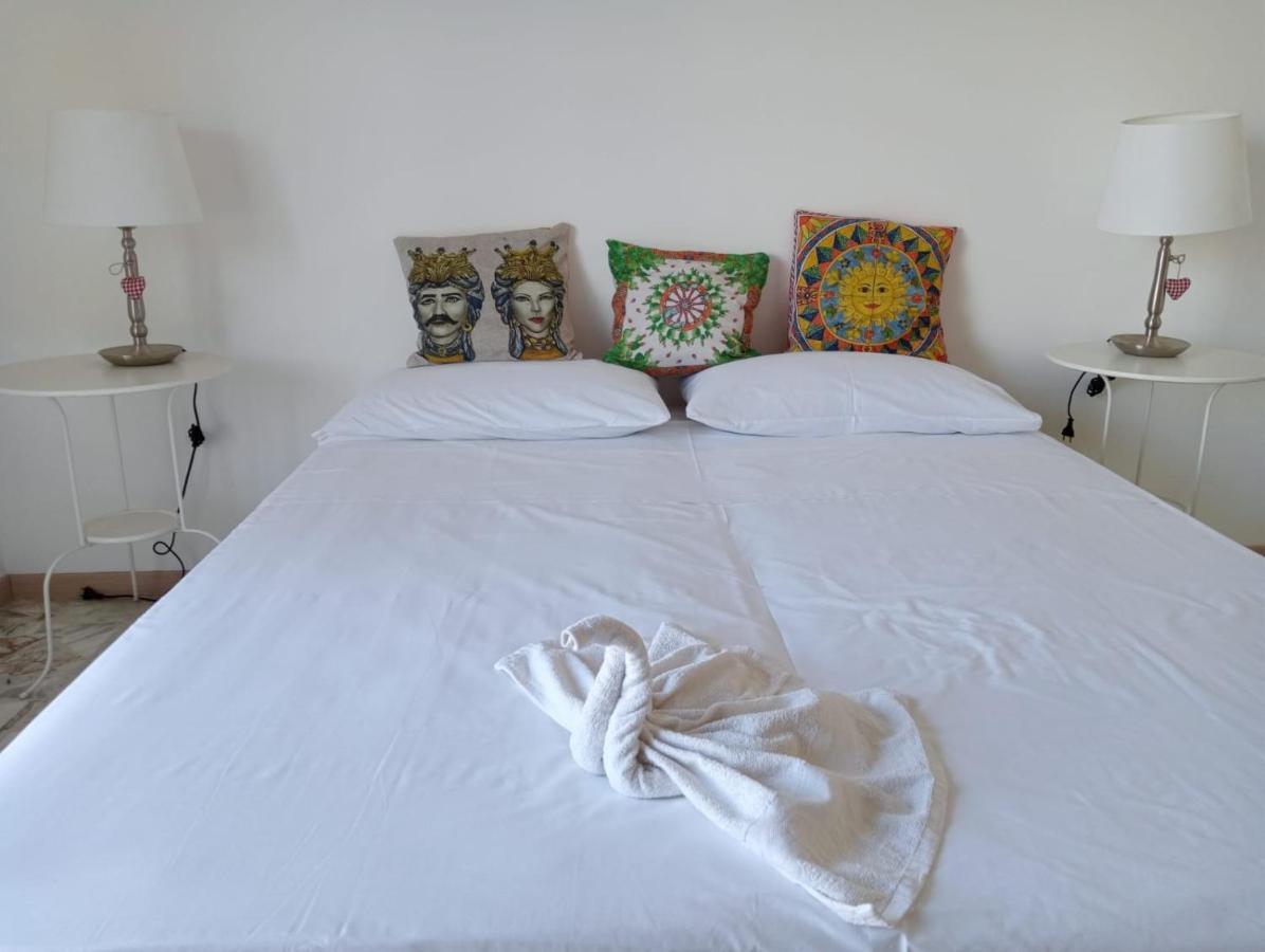 A Casa Di Alex Apartment คาตาเนีย ภายนอก รูปภาพ
